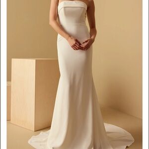 Strapless Cream Wedding Gown - Elegant Fit & Flare